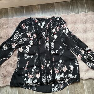 White House Black Market floral long sleeve top, size 4